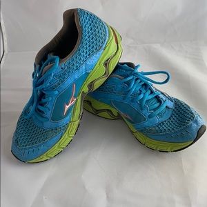 Mizuno running shoes